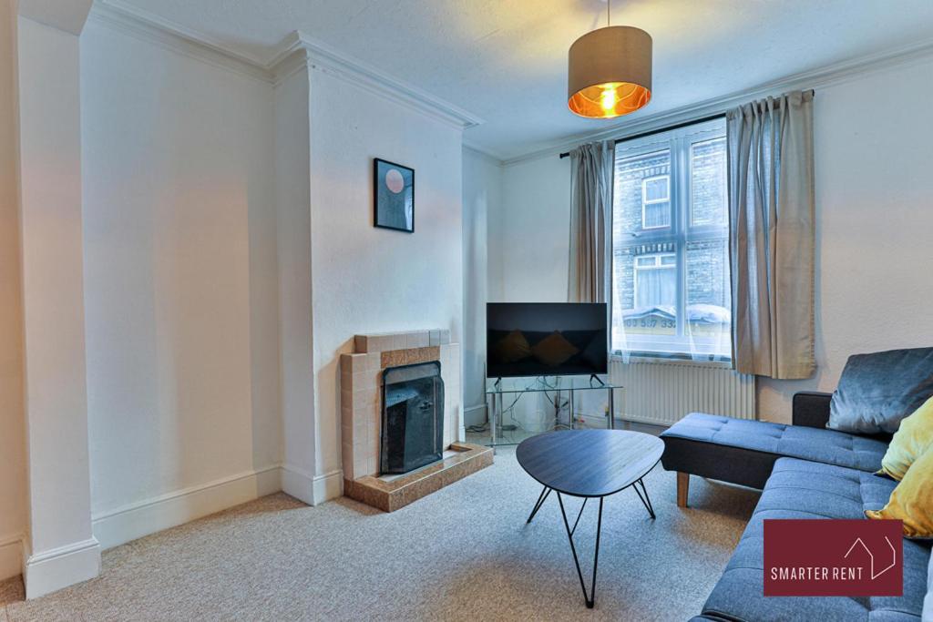 - Traditional For 6 With Parking Cambridge (Cambridgeshire)